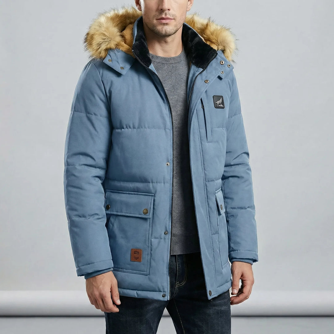 Klassisk herrparka Jayden för vintern. Denna fodrade jacka erbjuder överlägsen värme och tidlös stil för män.