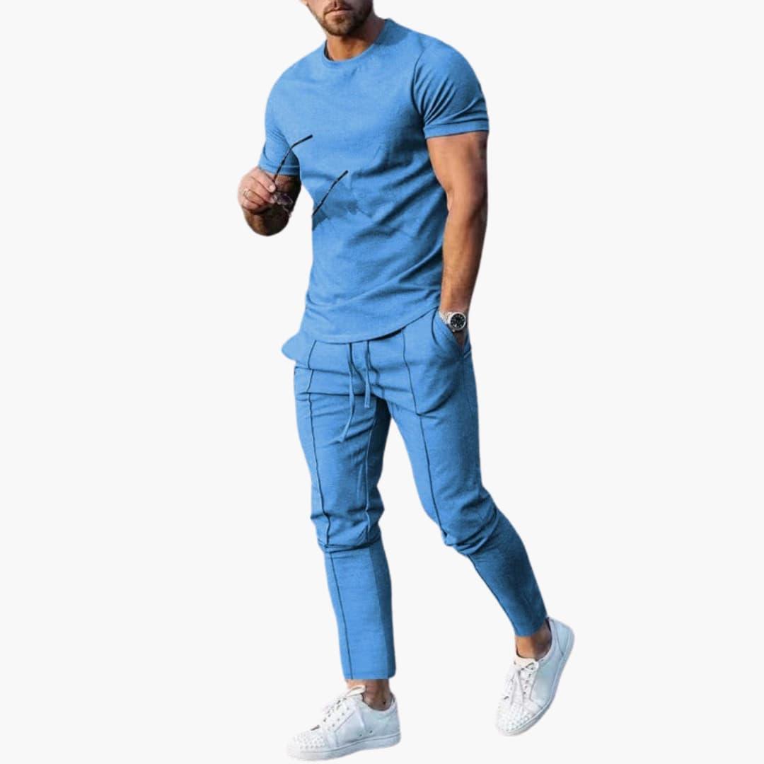 Stilrent enfärgat herrset i två delar, T-shirt och byxor. Modernt streetwear för en avslappnad men trendig sommarlook.