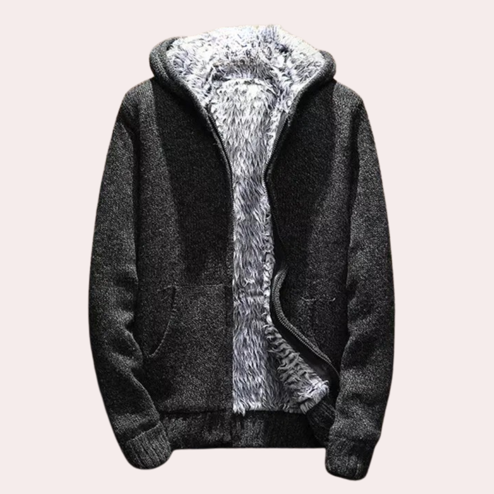 Herrarnas fashionabla stickade huvtröja. Varm vinterjacka som bekvämt ytterplagg för kallt väder.