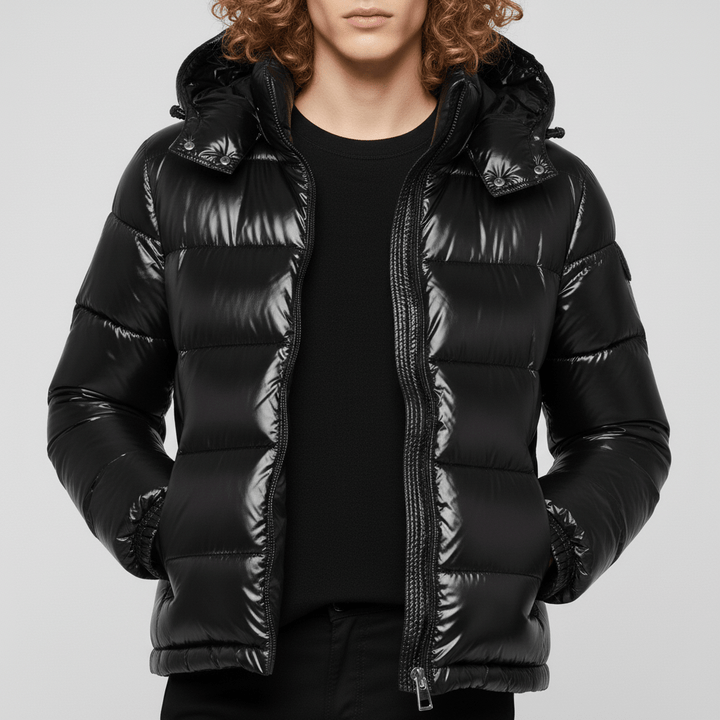 Herrarnas svarta glänsande pufferjacka 'Nate'. Varm quiltad vinterjacka för herrmode och urban stil.