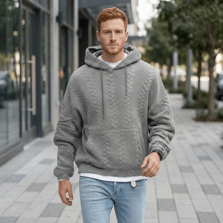 Herrhuvtröja Logan med flätmönster. Mjuk, bekväm pullover hoodie i avslappnad casual stil för män.