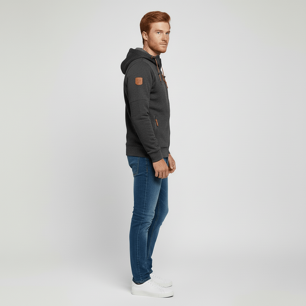 Svart hoodie för herrar med dragkedja och huva. Mjuk vardagsjacka för alla tillfällen.