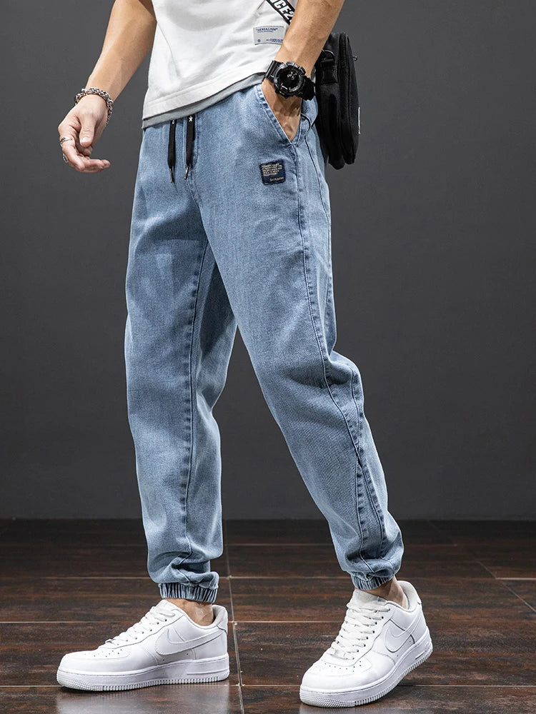 Klassiska blå herrkläder i denim för en avslappnad stil