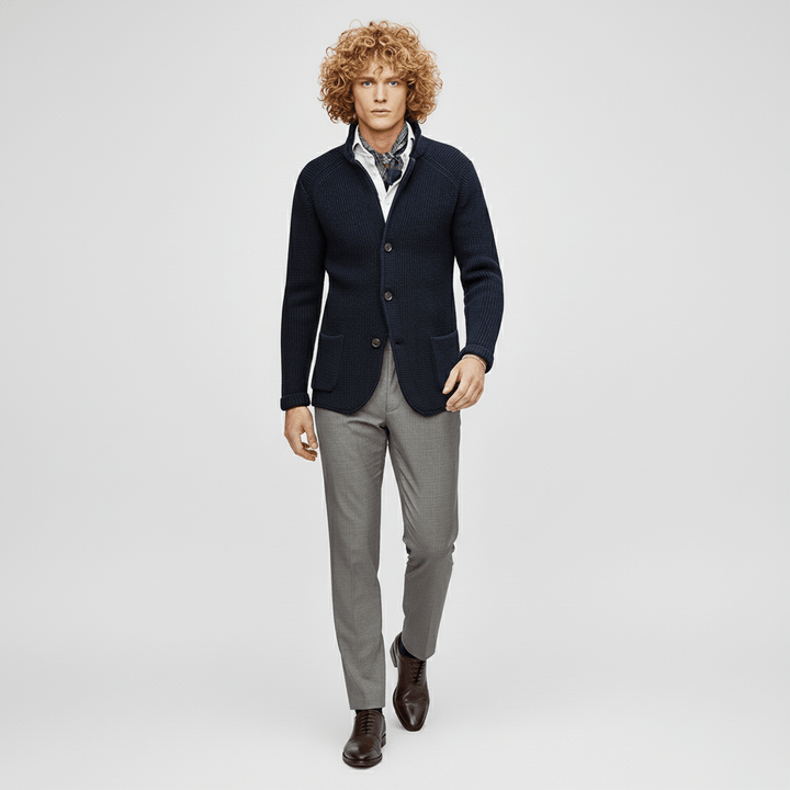 Elegant och casual herrkofta Daniel. Långärmad, texturerad stickning, perfekt för en stilren look.