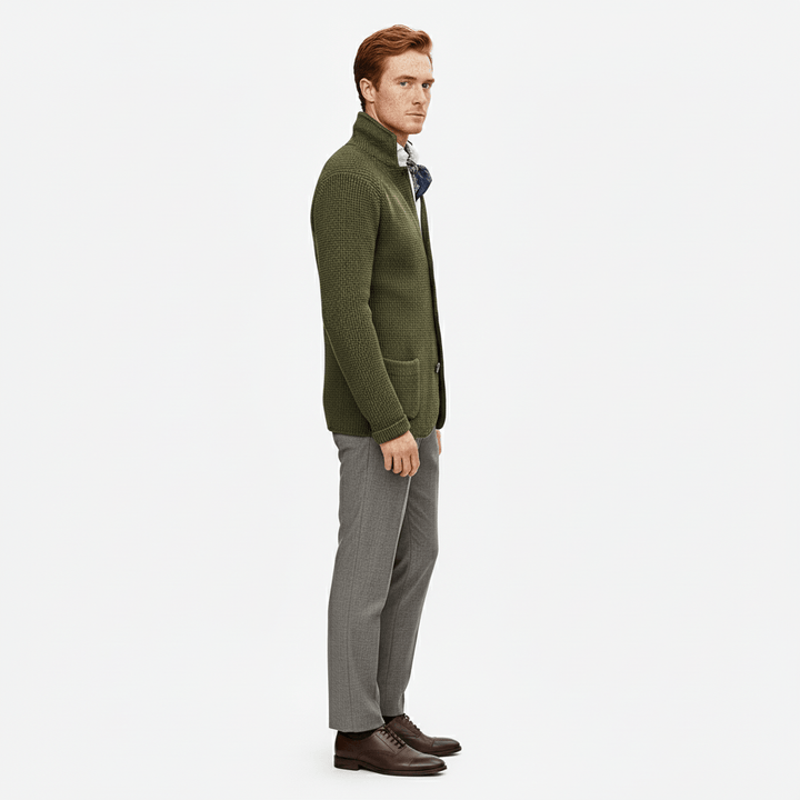 Herrkofta Daniel, klassisk knappkofta. Långa ärmar, tidlös design för elegant höst- & vintermode.