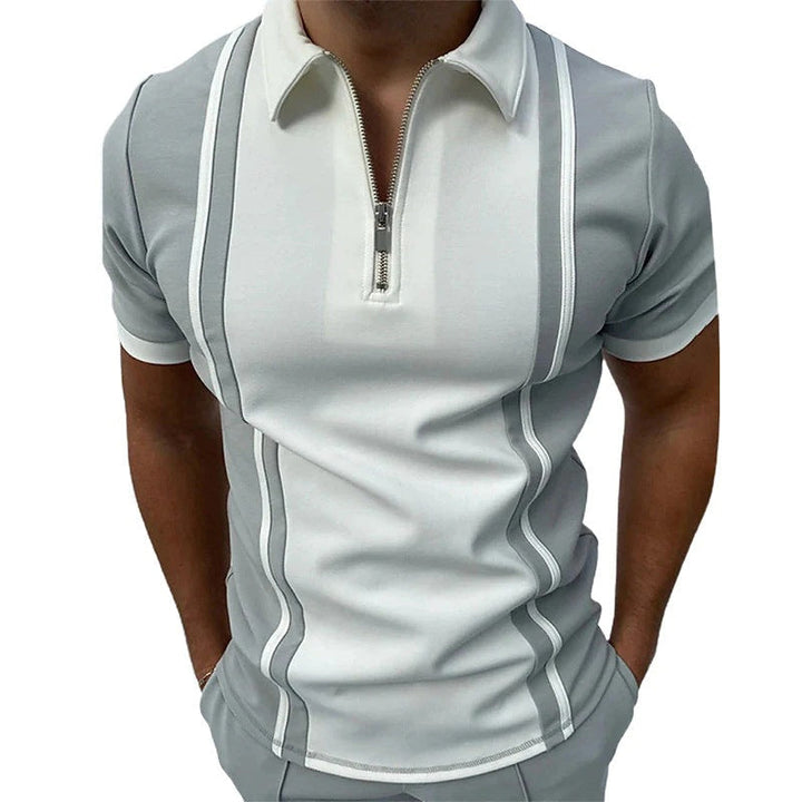 "Herrpiké i colorblock, smal passform, kortärmad, polyester, framifrån, modern stil för sommar, avslappnad look."