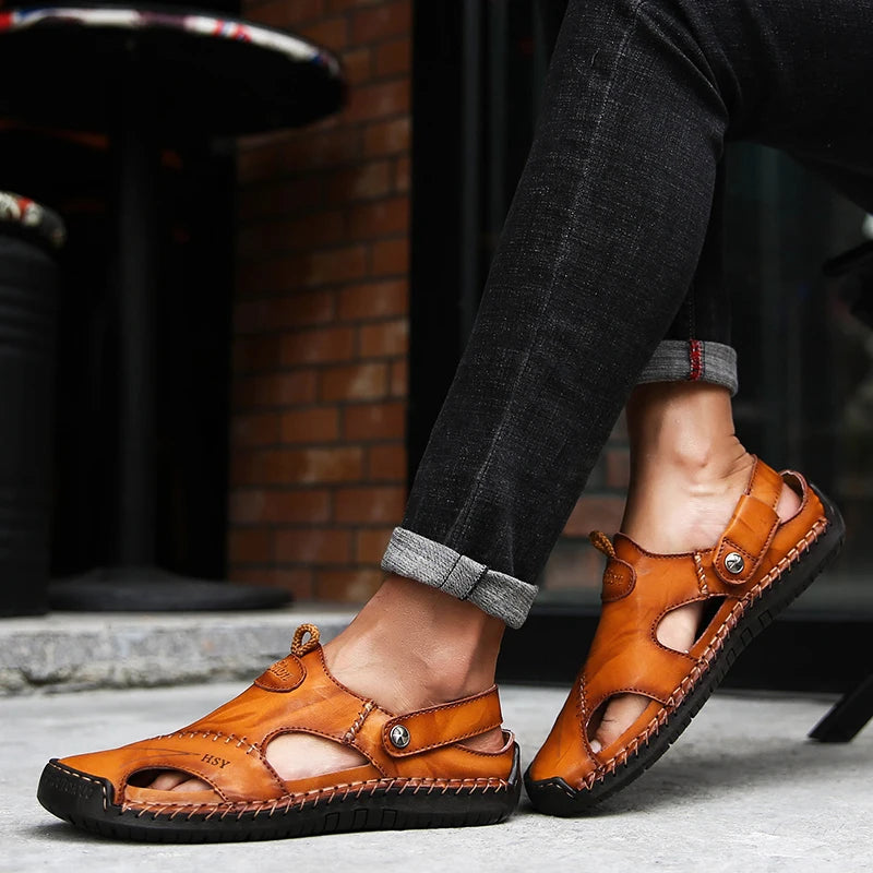 Herrsandaler Jake för sommaren: sluten tå, bekväma, halkfria & med fotvalvsstöd.