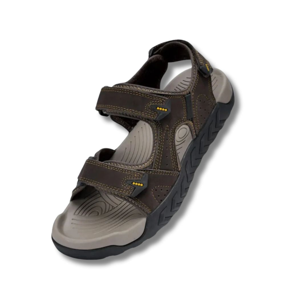 Stilrena slip-on herrsandaler med bred passform för vardag och semester. Ger optimal komfort.