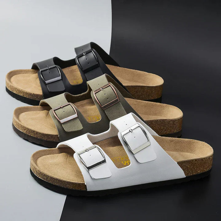 Herrsandaler med justerbara remmar för optimal komfort. Perfekt för sommar och fritid.