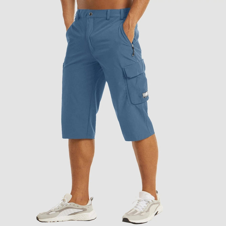 Mångsidiga herrshorts med cargofickor, snabbtorkande för äventyr och vardagligt bruk.