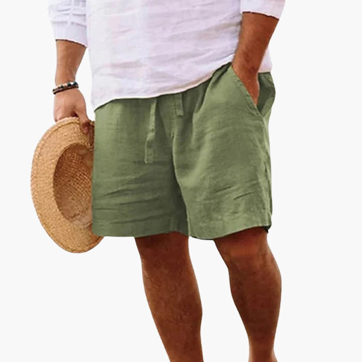 Lösa och bekväma herrshorts med dragsko och fickor. Perfekta casual shorts för avkopplande sommar.