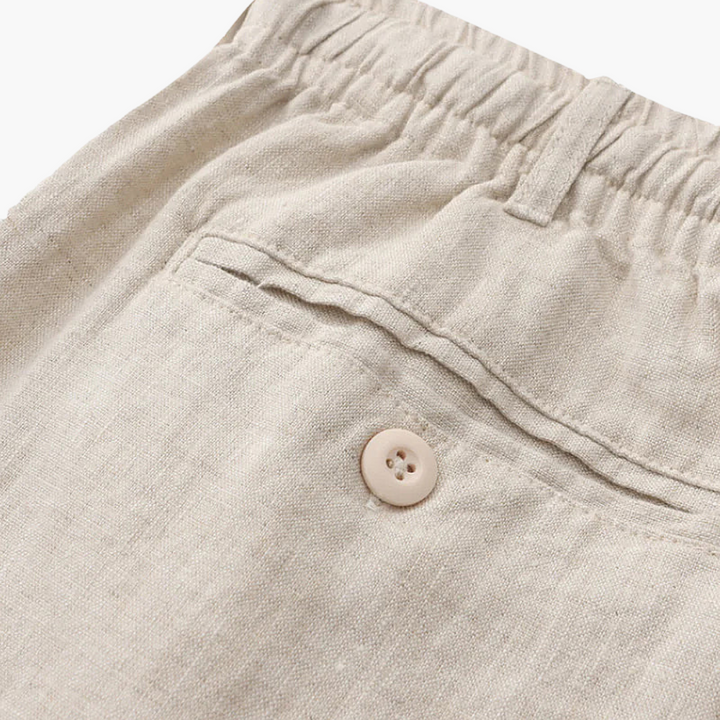 Svarta herrshorts med elastisk midja, dragsko & sidofickor. Mångsidiga casual shorts perfekta för sommarbruk.
