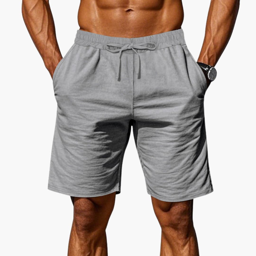 Klassiska herrshorts med elastisk midja och fickor, perfekta som stilrena sommarshorts för herr.