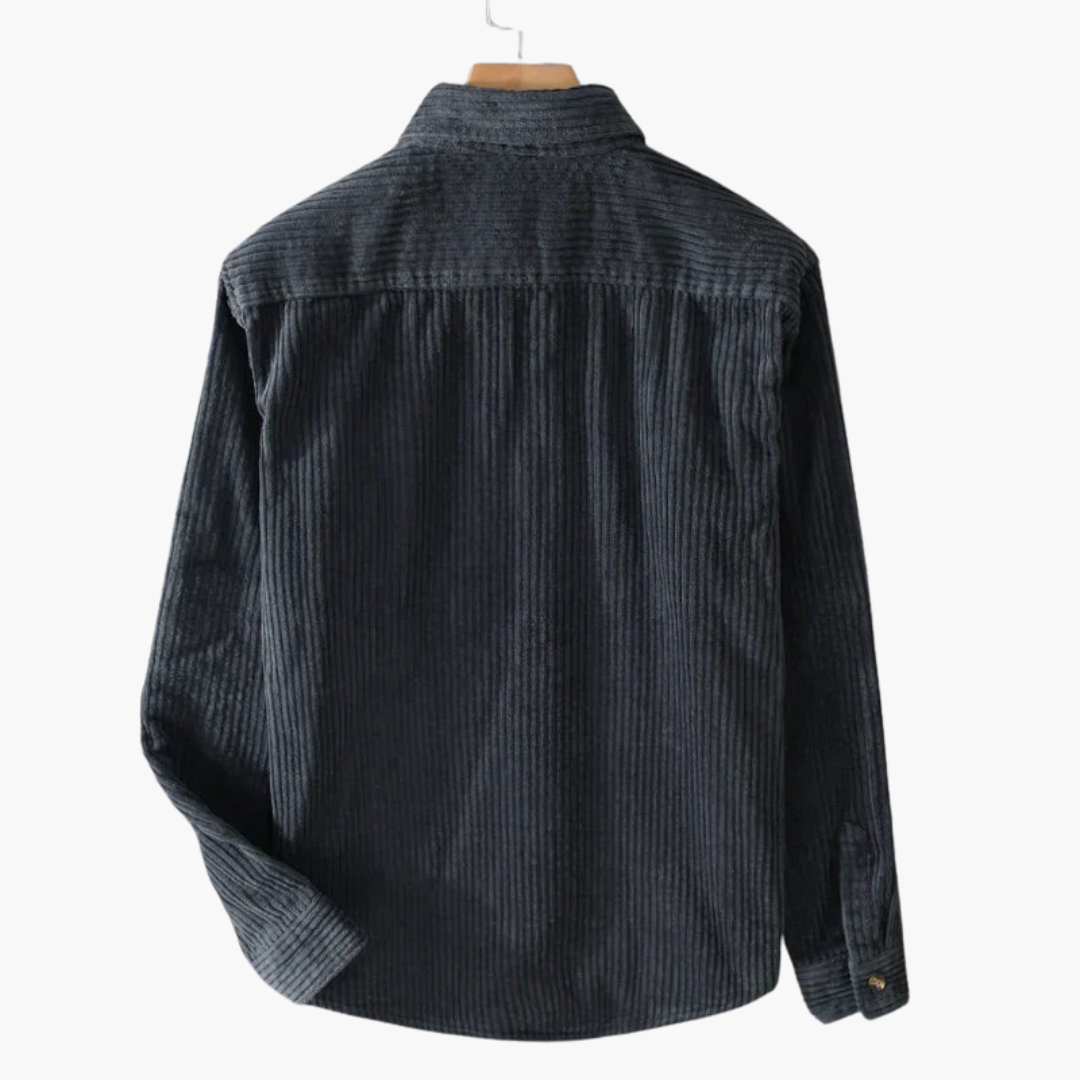 Marinblå overshirt herrskjorta. En casual och stilren skjorta för mångsidigt lager på lager-mode.