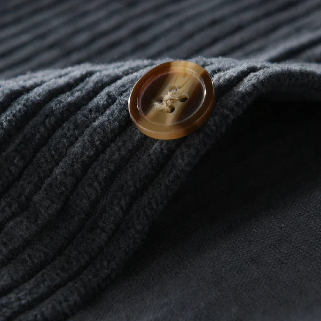 Stilren casual herrskjorta overshirt. Oversized passform i högkvalitativt tyg för modern herrmode.