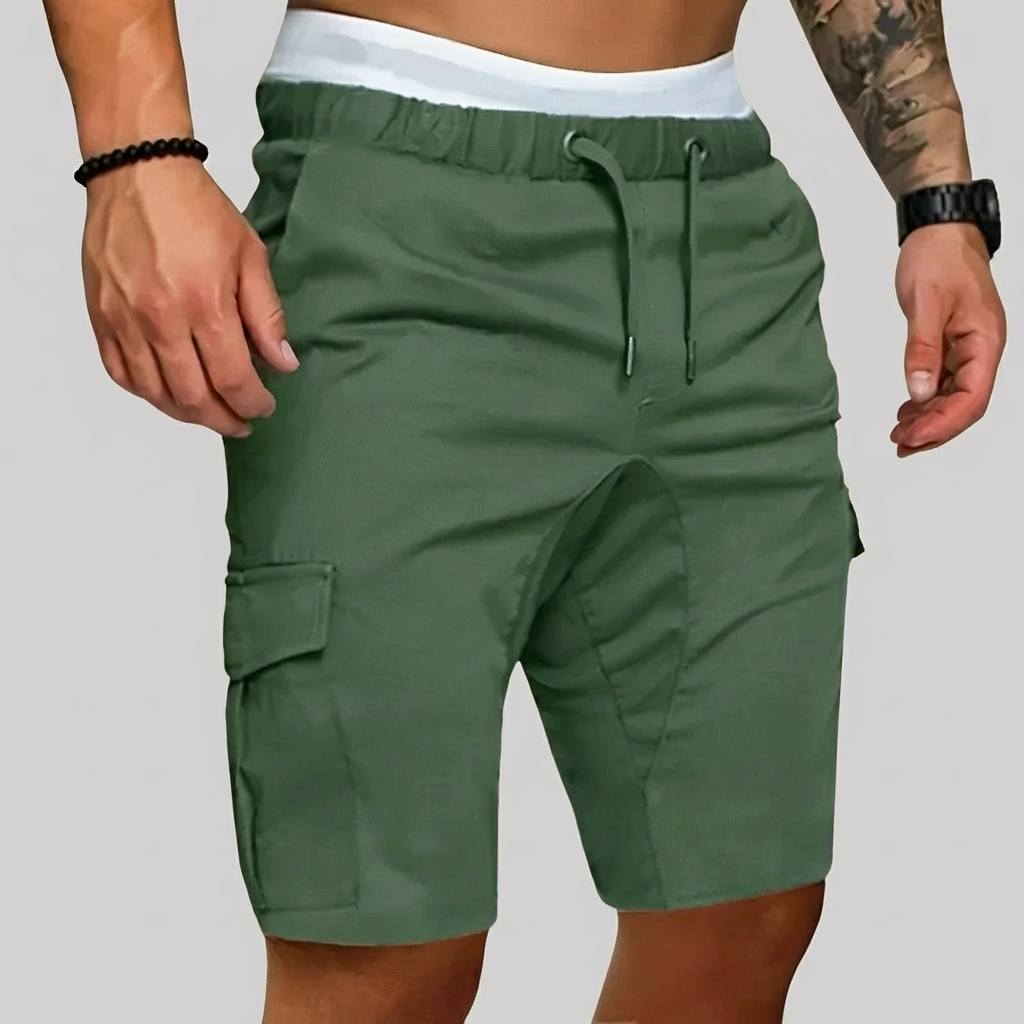 Detaljbild på knapp och dragkedja i moderna herrmode sommarshorts