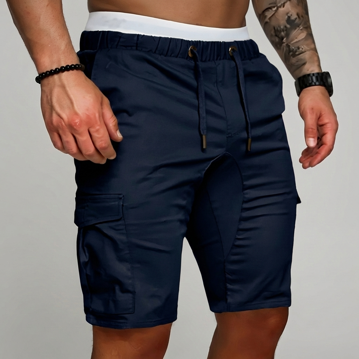 Stiliga cargo shorts för män i grön färg med praktiska benfickor för sommar