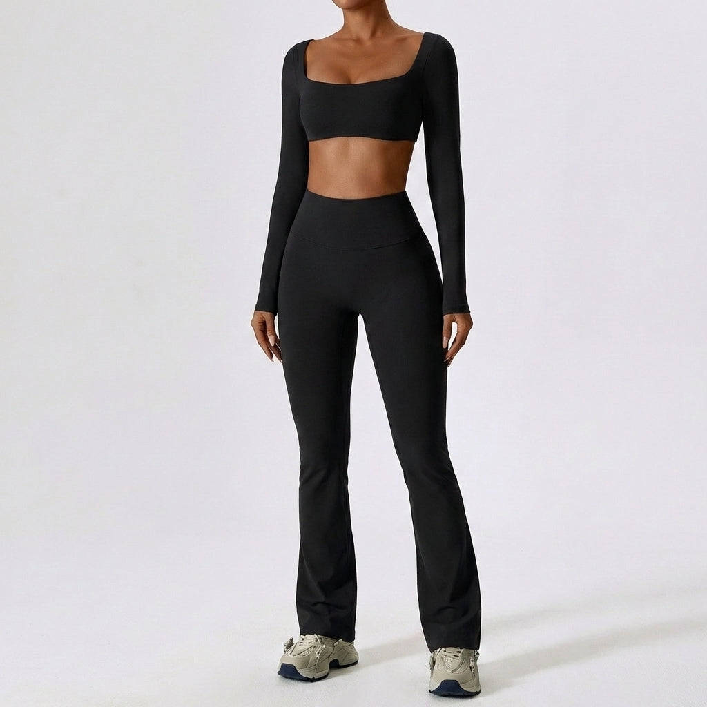 Snyggt sportset för dam med crop top och bekväma byxor för träning och aktiv stil