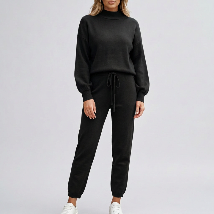 Matchande outfit för dam i mjukt material, perfekt som hemmakläder