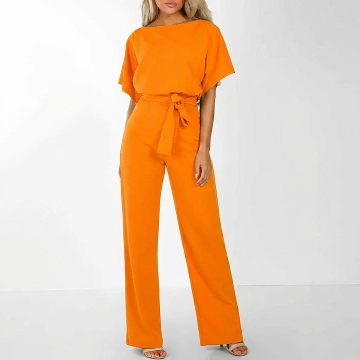 Elegant jumpsuit för dam i svart med markerande skärp i midjan för fest