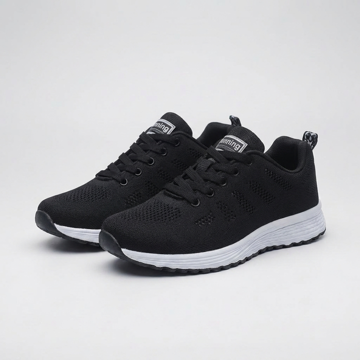 Snygga svarta idrottssneakers för kvinnor med snörning