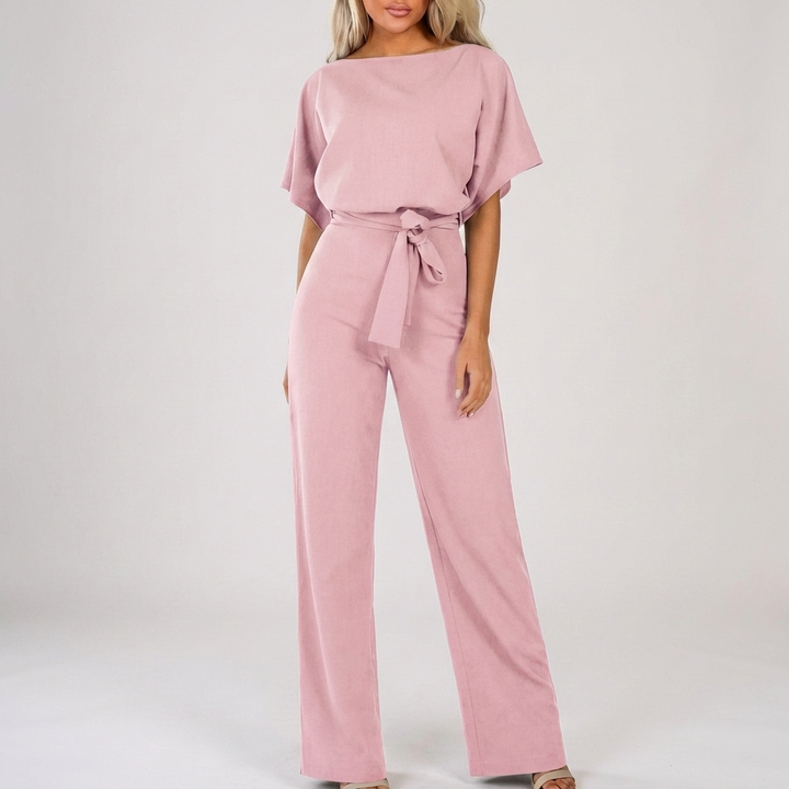 Moderna damkläder: jumpsuit med vida ben och skärp