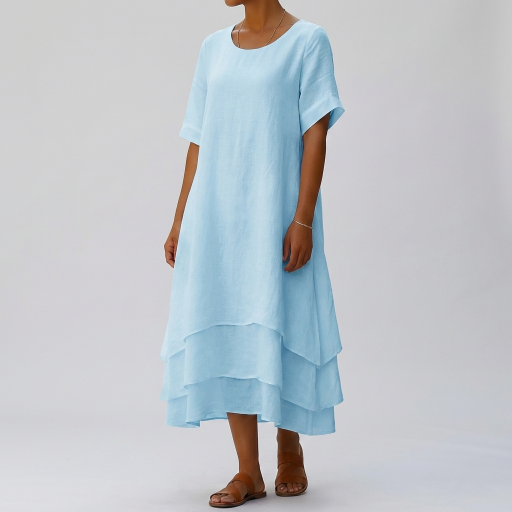Vit damklänning med midilängd och elegant sidoslits för sommar