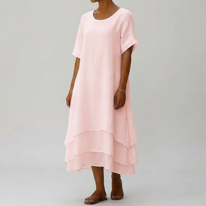Moderna damklänningar i vitt, rosa och gul med sidoslits