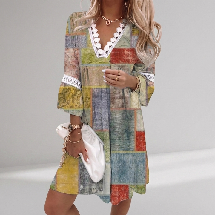 Stilren sommarklänning i boho-design för fest och vardag