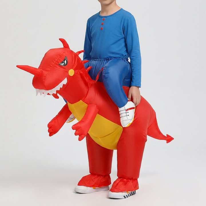 Röd dinosauriekostym för barn mot vit bakgrund