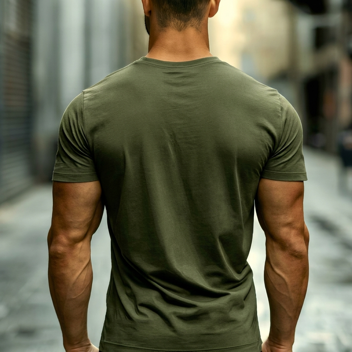 Baksidesvy av unisex t-shirt med fotbollstryck