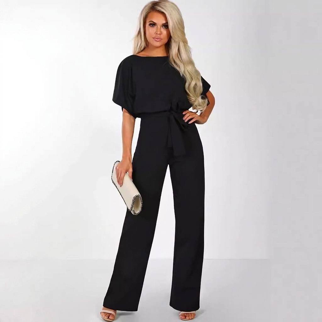 Elegant damjumpsuit med korta ärmar och raka ben i sommarstil