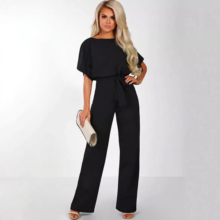 Elegant damjumpsuit med korta ärmar och raka ben i sommarstil