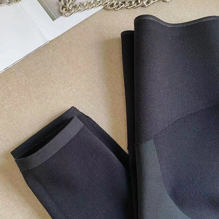 Damleggings som lyfter rumpan och ger en slimmande effekt, i svart. Passformen framhäver dina kurvor.