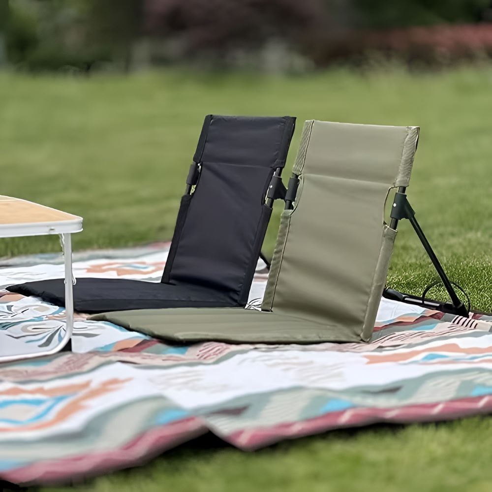 Komfortabel fällstol i armégrön oxfordduk med kudde. Robust aluminiumram för trädgård & camping.