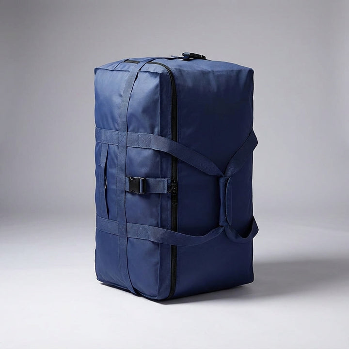 Unisex rymlig duffelväska utfälld, perfekt för stor packning och långa weekendresor.