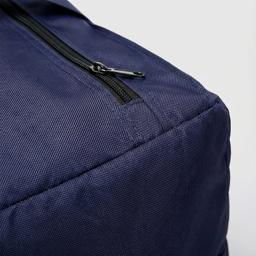Vattenavvisande polyester resväska, hållbar och extra stor för pålitligt bagage.