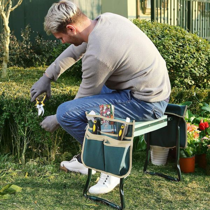 Robust trädgårdspall med ergonomiskt knästöd, idealisk för smärtfri plantering och rensning utomhus.