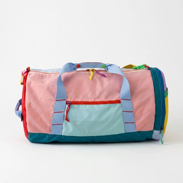 Funktionell gymväska för träning och sport. Unisex modell i färgblock (lila/rosa), enkel att fälla ihop.