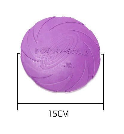Detaljbild av greppvänlig flygande disc i naturgummi för säkra hundlekar och träning.