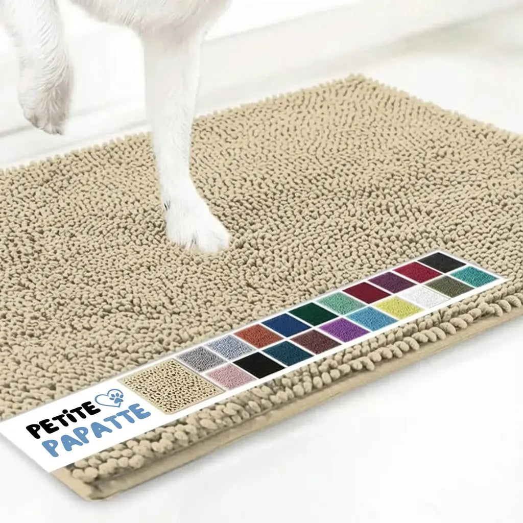 Beige hundmatta placerad i en ljus hall med hundtass