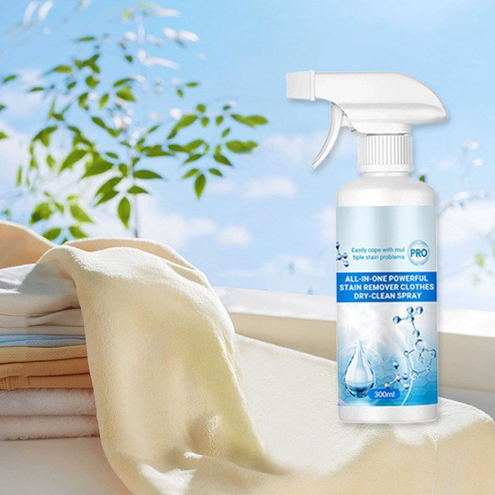 "Icke-joniskt emulgeringsspray, halvtransparent flaska, effektiv fläckborttagning, säkert för olika tyg."