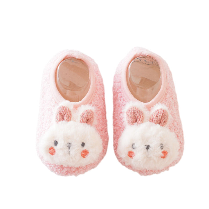 Två rosa babysockskor sedda uppifrån på vit bakgrund