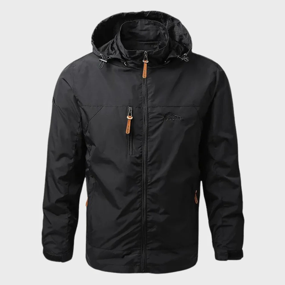 Svart vattentät jacka för män med huva och bröstficka framifrån