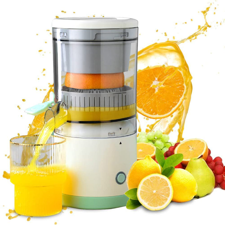 Bärbar elektrisk juicepress med färska frukter runt omkring