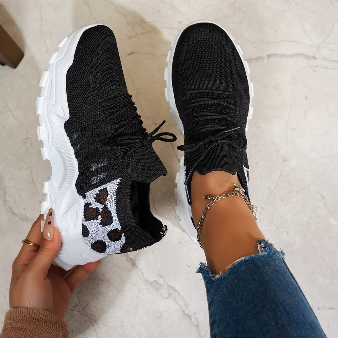 Hela damoutfiten med moderna chunky sneakers och skön passform