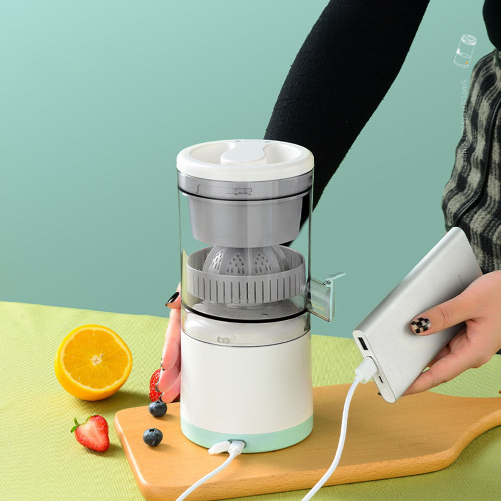 Bärbar elektrisk juicepress i snygg rosa design för färskpressad juice på språng