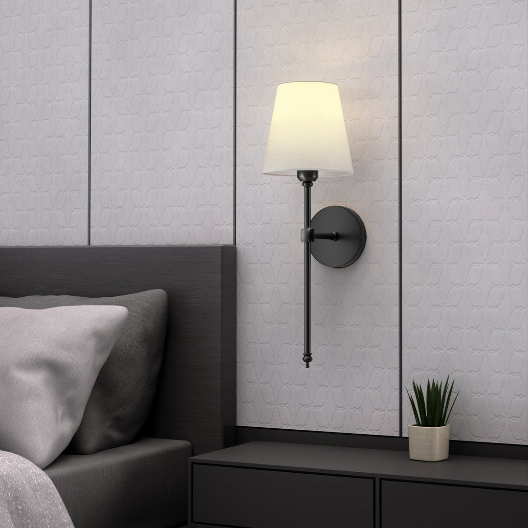 Elegant trådlös vägglampa i guld för stilren belysning