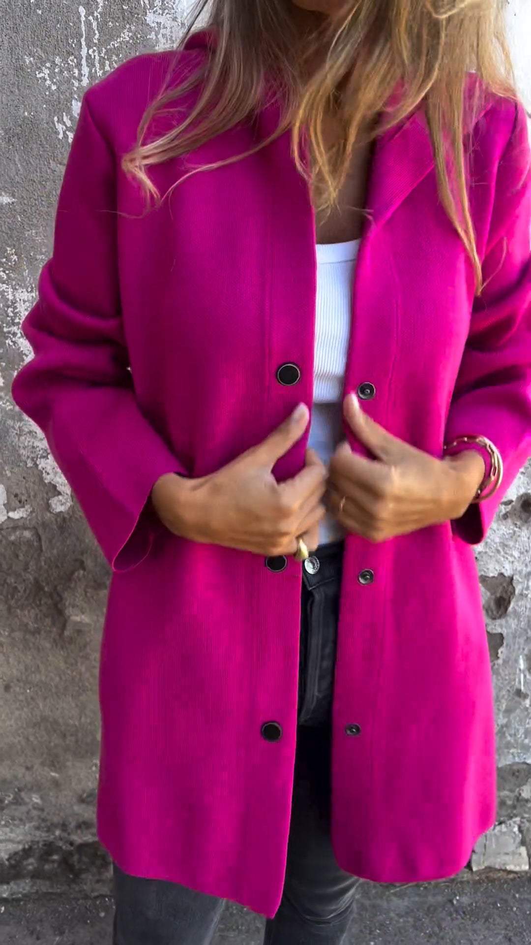 Stilren lång cardigan för dam matchad som höstmode