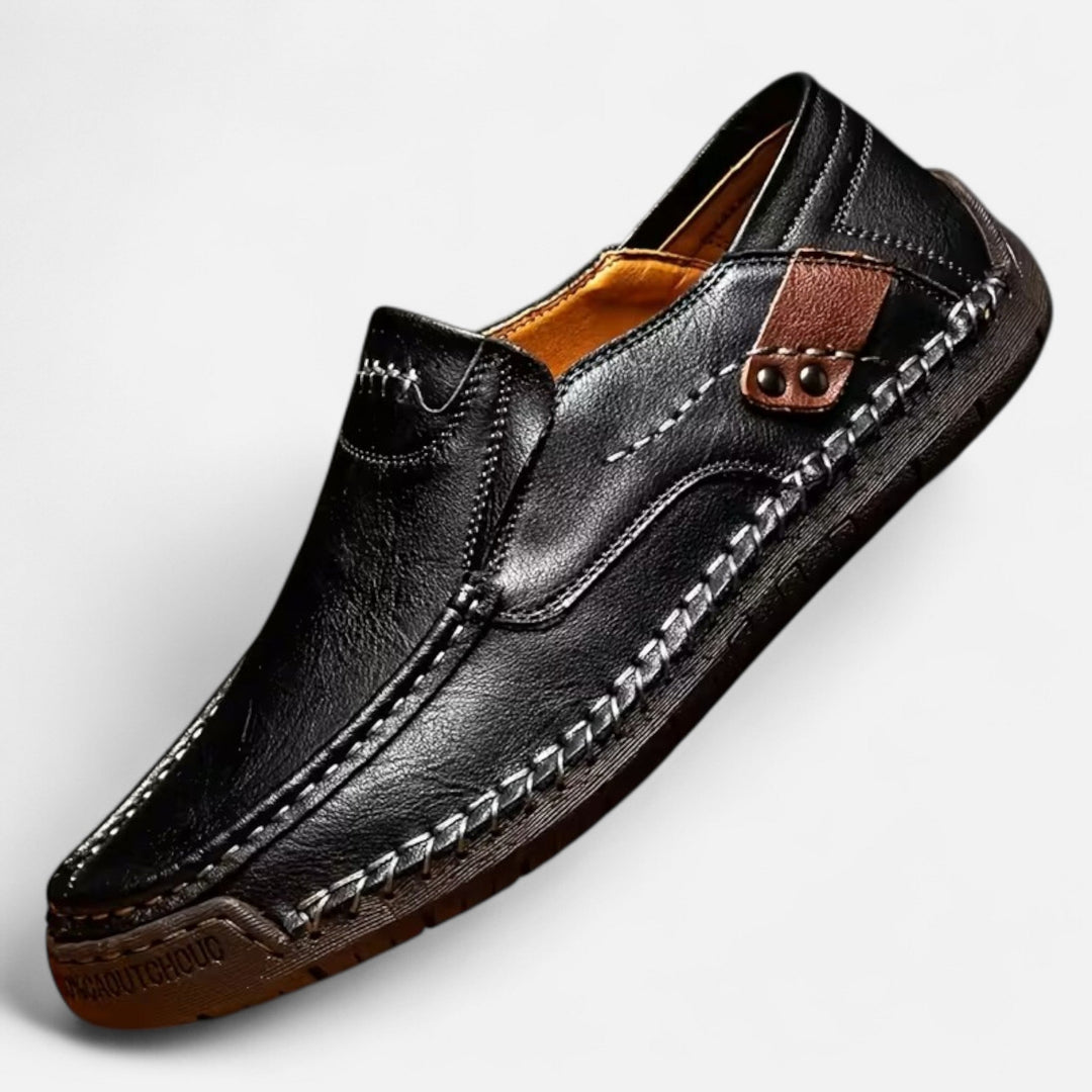 Svart modell av Valmonti lättviktiga slip-on skor